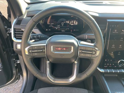 Used 2025 GMC Acadia Elevation image 13