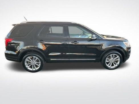 Used 2019 Ford Explorer XLT w/ Equipment Group 202A image 9