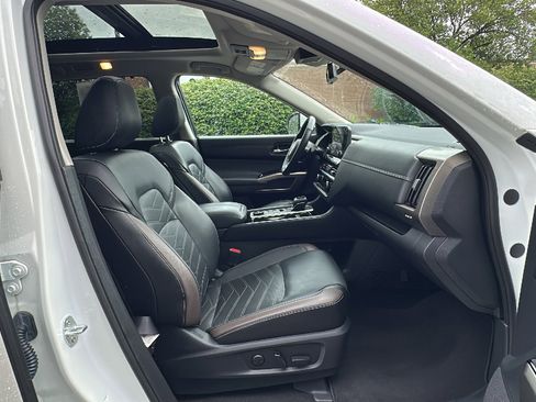 Certified 2023 Nissan Pathfinder Platinum image 24