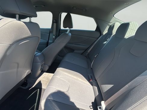 Certified 2025 Hyundai Elantra SE FWD image 20