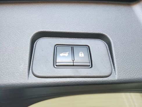 Used 2025 Nissan Rogue SV FWD image 45