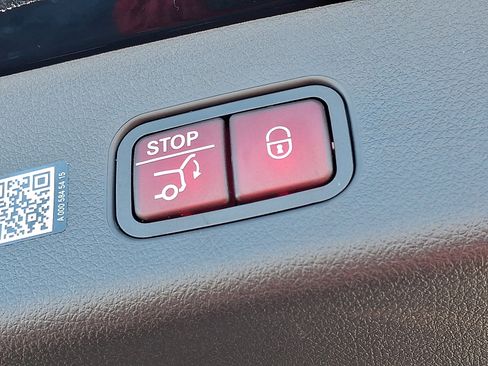 Used 2026 Mercedes-Benz GLC 300 4MATIC image 30