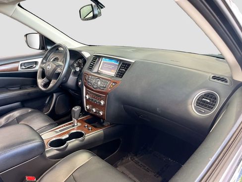 Used 2020 Nissan Pathfinder Platinum image 30