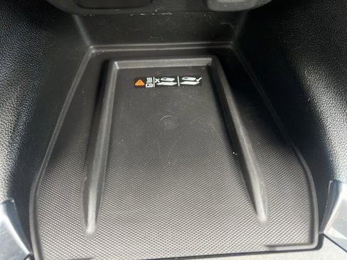 Used 2023 Chevrolet Traverse LT image 22