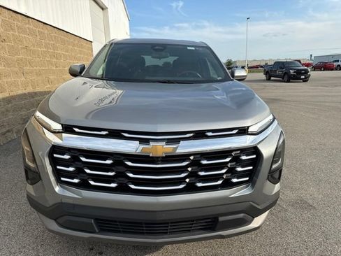 Used 2025 Chevrolet Equinox LT AWD/4WD image 3