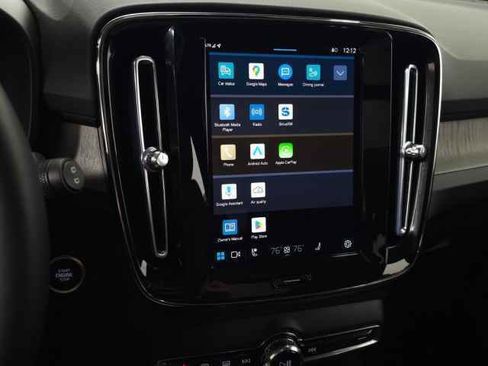 Certified 2025 Volvo XC40 B5 Plus image 28