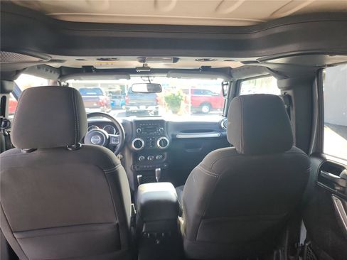Used 2015 Jeep Wrangler Unlimited Sahara w/ Connectivity Group image 25