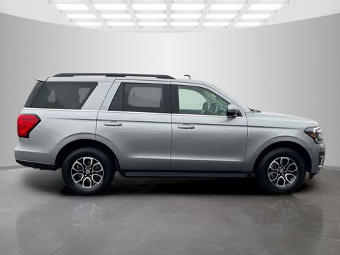 Used 2024 Ford Expedition XLT image 3