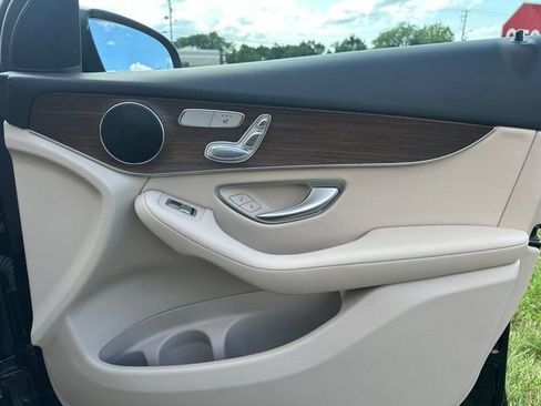 Used 2022 Mercedes-Benz GLC 300 4MATIC image 26