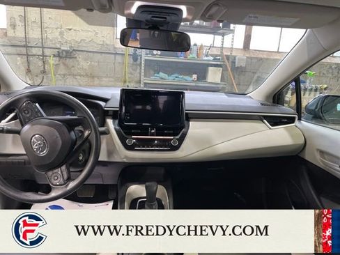 Used 2025 Toyota Corolla LE image 16