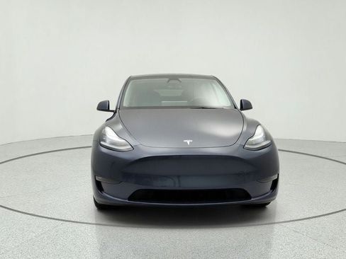 Used 2023 Tesla Model Y Long Range AWD/4WD image 2