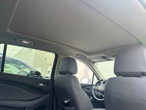 Used 2019 Buick Envision Essence FWD image 9