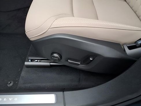 New 2026 Volvo XC90 B6 Plus w/ Protection Package Premier AWD/4WD image 16