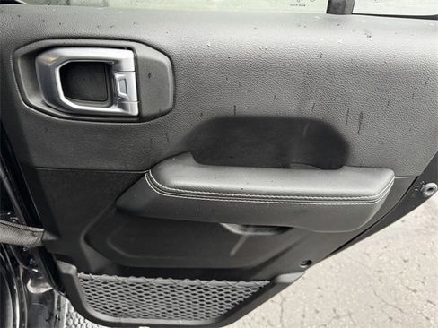 Certified 2022 Jeep Wrangler Unlimited Sahara w/ Cold Weather Group image 15