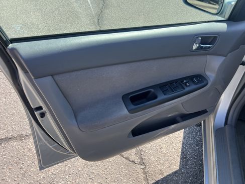 Used 2006 Toyota Camry LE image 12