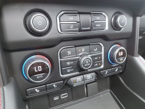 Used 2022 Chevrolet Tahoe RST w/ Luxury Package RWD image 29