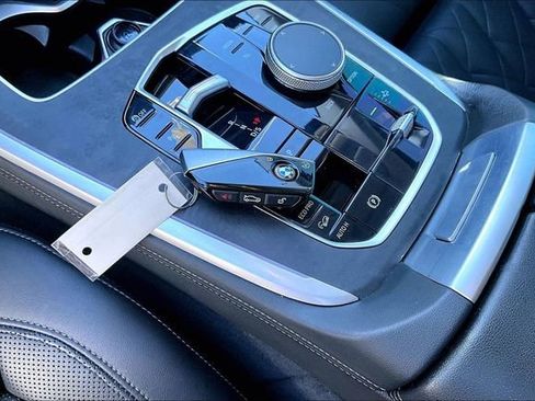 Used 2023 BMW X7 xDrive40i w/ Premium Package image 10