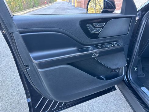 Used 2023 Lincoln Aviator AWD image 29