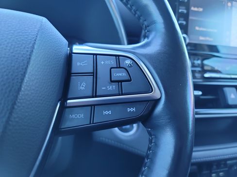 Used 2021 Toyota Highlander Limited image 25