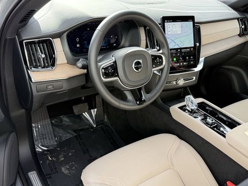 Certified 2025 Volvo XC90 B5 Plus image 17