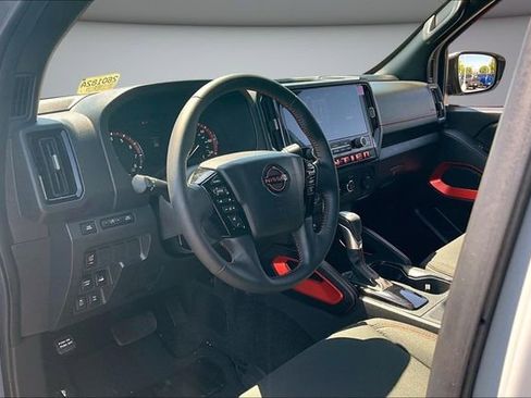 Used 2025 Nissan Frontier PRO-4X AWD/4WD image 17