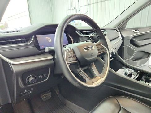 Used 2022 Jeep Grand Cherokee L Limited image 18