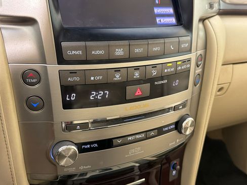Used 2014 Lexus LX 570 4WD image 20