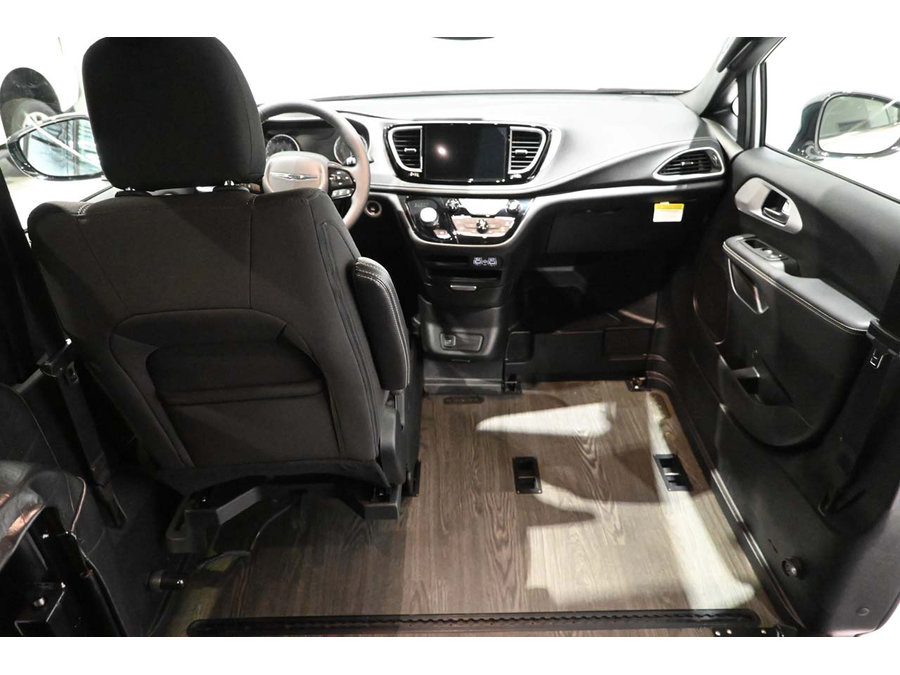 New 2024 Chrysler Pacifica Touring FWD image 23