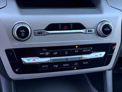 Used 2022 Ford Explorer XLT w/ Equipment Group 202A image 28