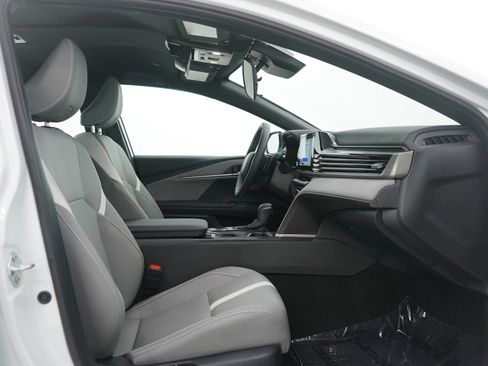 Used 2025 Toyota Camry SE image 11