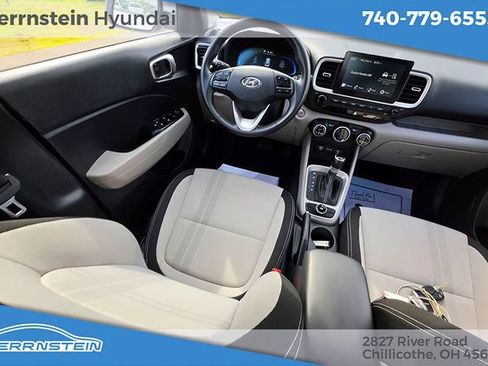 Used 2025 Hyundai Venue SEL FWD image 11