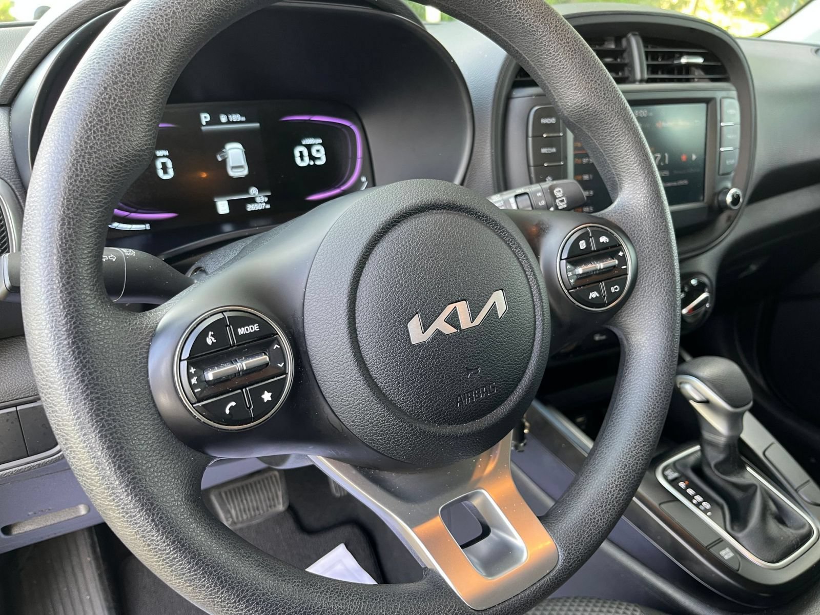Used 2025 Kia Soul LX w/ LX Technology Package FWD image 26