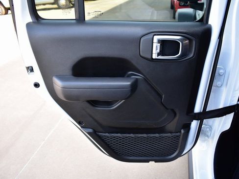 Used 2025 Jeep Wrangler Rubicon image 23