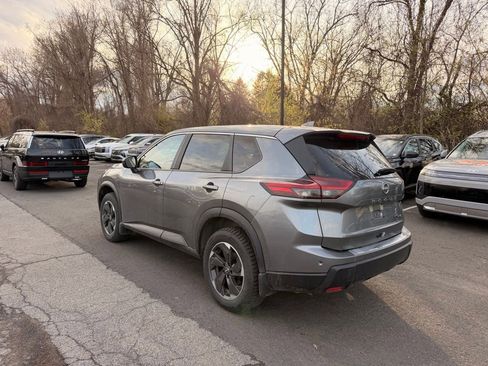 Used 2024 Nissan Rogue SV AWD/4WD image 6
