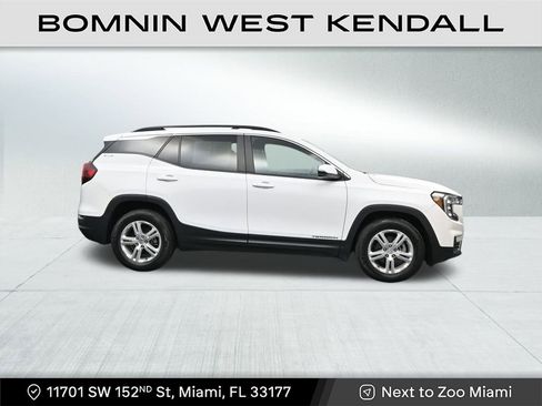 Used 2023 GMC Terrain SLE w/ Driver Convenience Package image 6