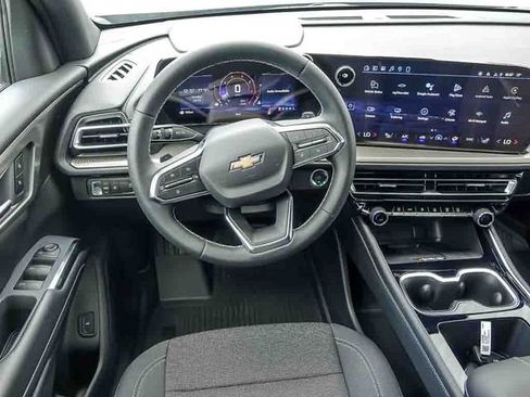 New 2026 Chevrolet Traverse LT w/ LPO, Floor Liner Package FWD image 19