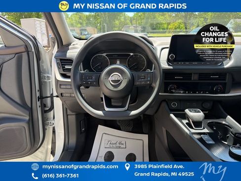 Used 2023 Nissan Rogue SV AWD/4WD image 14