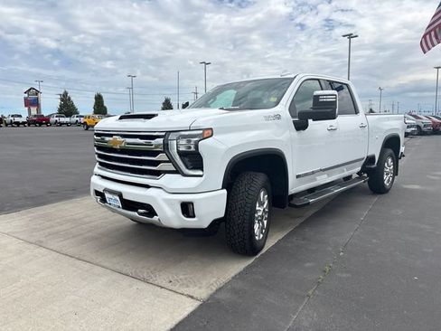 Certified 2024 Chevrolet Silverado 2500 High Country w/ High Country Premium Package AWD/4WD image 7