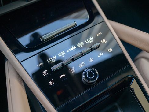 Certified 2026 Porsche Cayenne AWD/4WD image 19