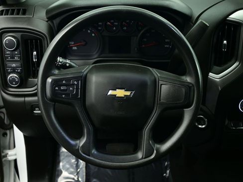 Used 2022 Chevrolet Silverado 1500 Custom image 3