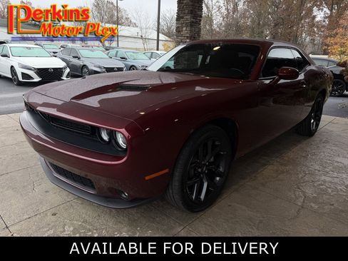 Used 2022 Dodge Challenger SXT w/ Driver Convenience Group image 1