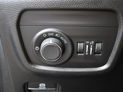Used 2024 Jeep Grand Cherokee L Laredo AWD/4WD image 15