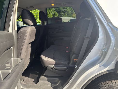 Used 2025 Nissan Pathfinder SV FWD image 21