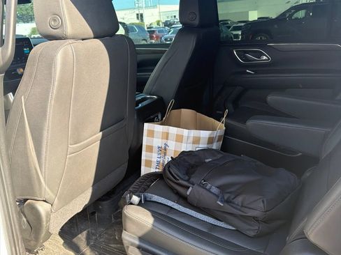 Used 2023 Chevrolet Suburban LT w/ Luxury Package AWD/4WD image 15