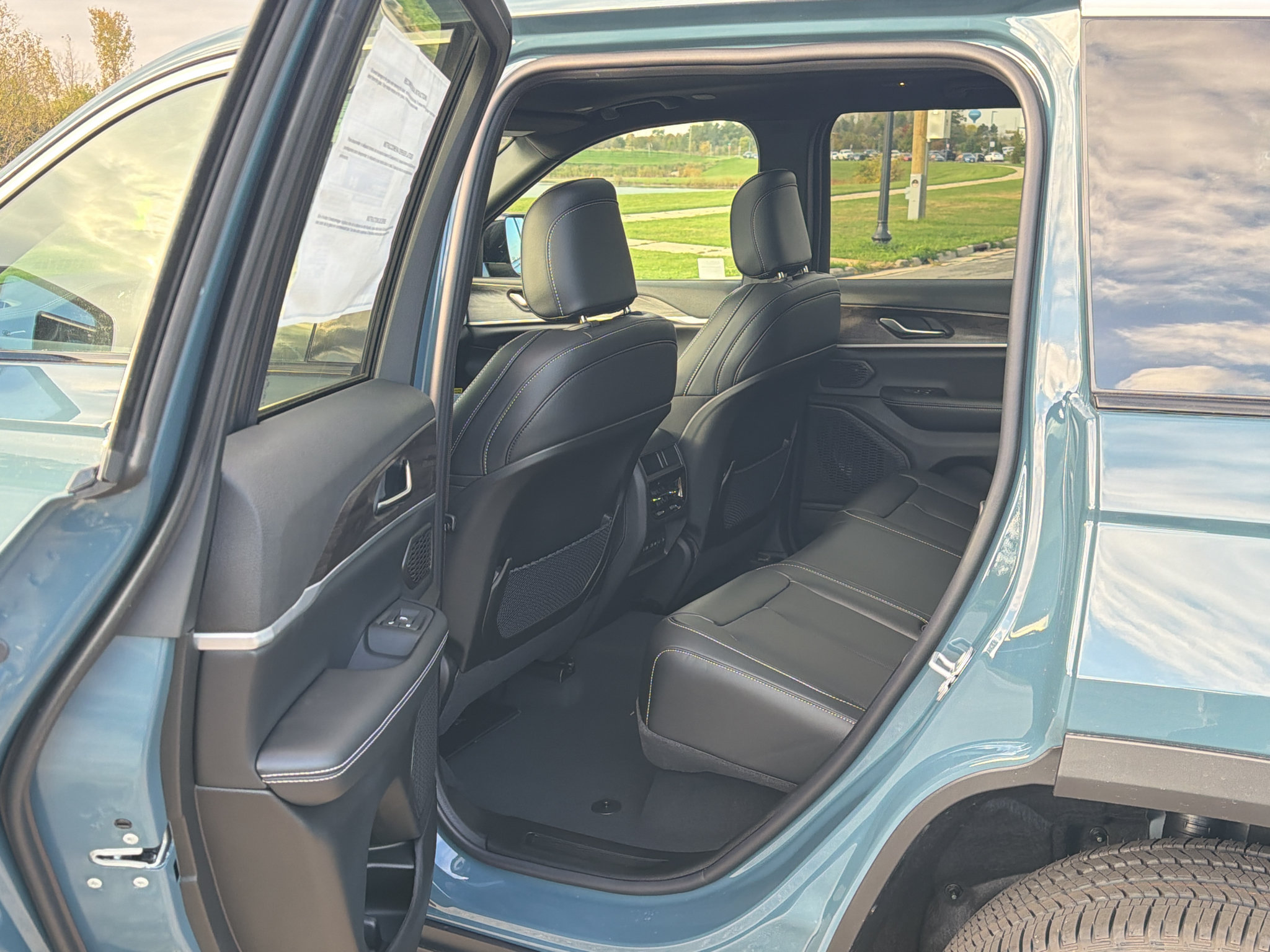 New 2027 Jeep Grand Cherokee Limited w/ Technology Group II AWD/4WD image 34