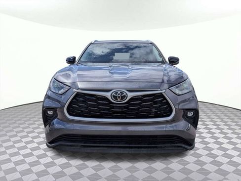 Used 2023 Toyota Highlander XLE FWD image 9