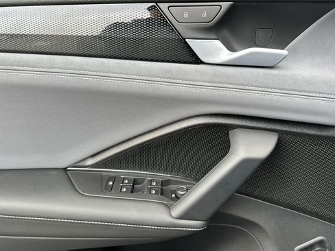 New 2026 Volkswagen Tiguan SE image 10