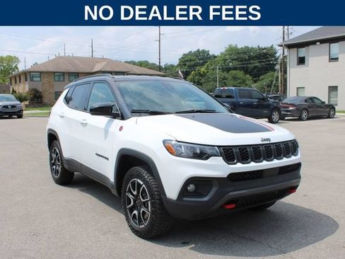 Used 2025 Jeep Compass Trailhawk w/ Trailhawk Convenience Group AWD/4WD image 2