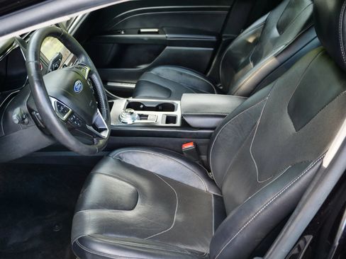 Used 2019 Ford Fusion Titanium AWD/4WD image 18