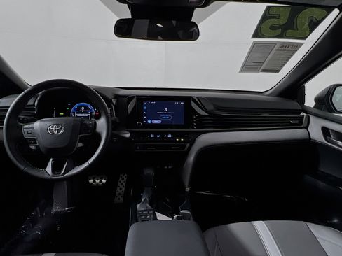 Used 2025 Toyota Camry SE FWD image 30